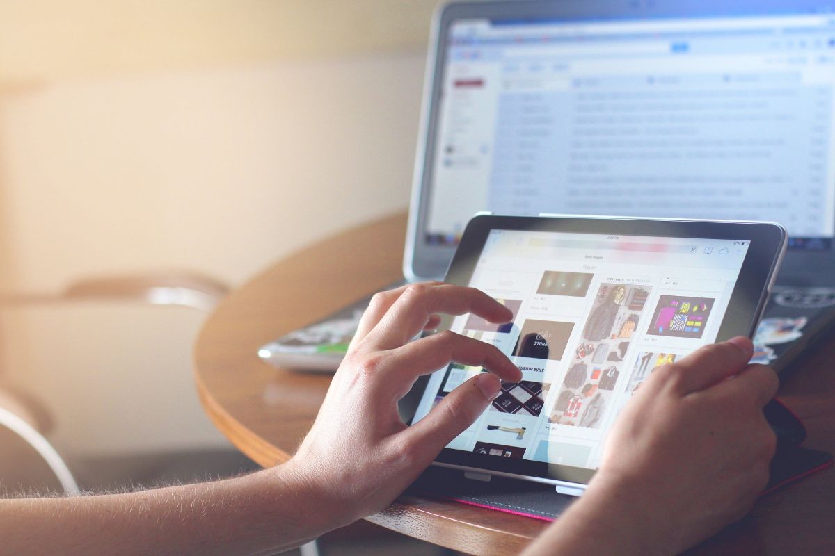 Looking for Help Getting Online? Friendly Digital Support Available in Powys Libraries